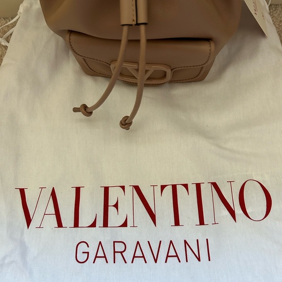 Valentino Garvani Calfskin Loco bucket bag - Picture 7 of 11